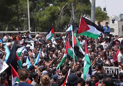 قام المئات من الفلسطينيين والليبيين والسوريين المقيمين في ليبيا بإحياء ذكرى النكبة